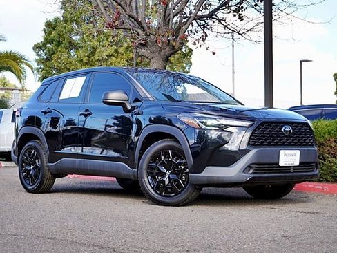 Used 2022 Toyota Corolla Cross L image 2