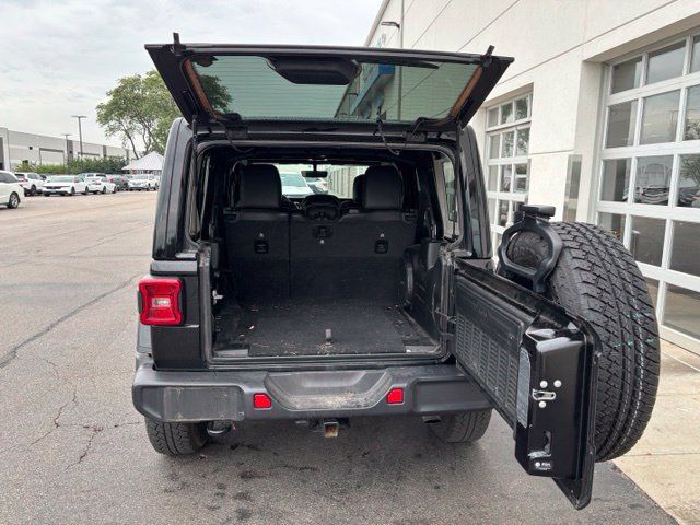 Used 2022 Jeep Wrangler Unlimited Sahara AWD/4WD image 7