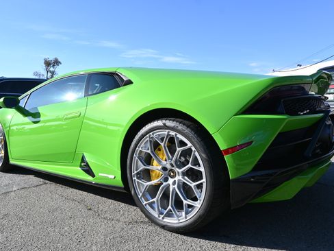 Used 2021 Lamborghini Huracan EVO RWD image 8