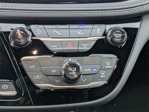 New 2026 Chrysler Pacifica Select image 21