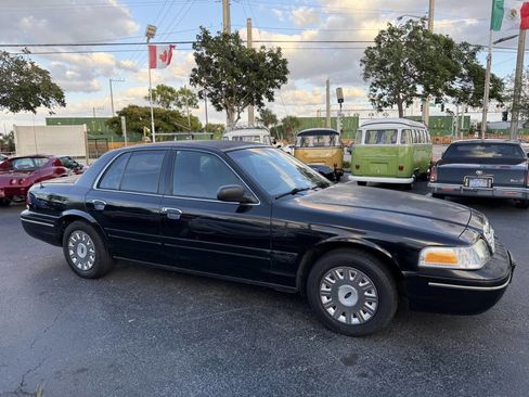 Used 2005 Ford Crown Victoria Police Interceptor image 7