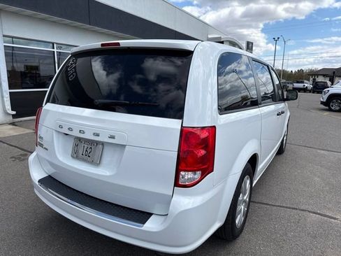 Used 2020 Dodge Grand Caravan SE FWD image 9