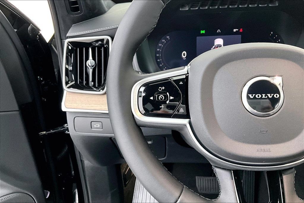 New 2026 Volvo XC90 T8 Plus w/ Protection Package Premier AWD/4WD image 10