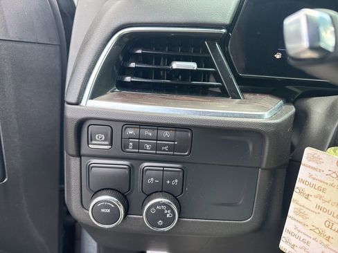 Used 2025 Chevrolet Tahoe LS RWD image 4