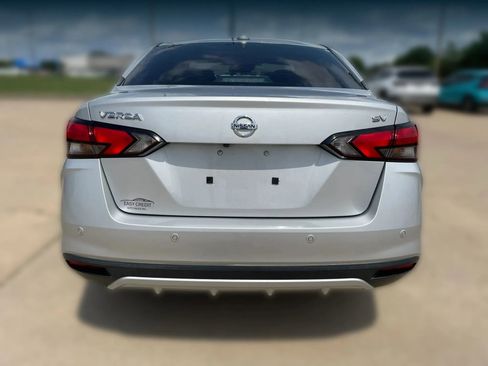 Used 2021 Nissan Versa SV FWD image 6