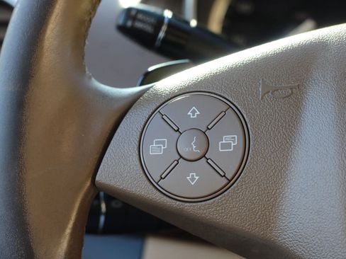 Used 2011 Mercedes-Benz GL 450 4MATIC image 16