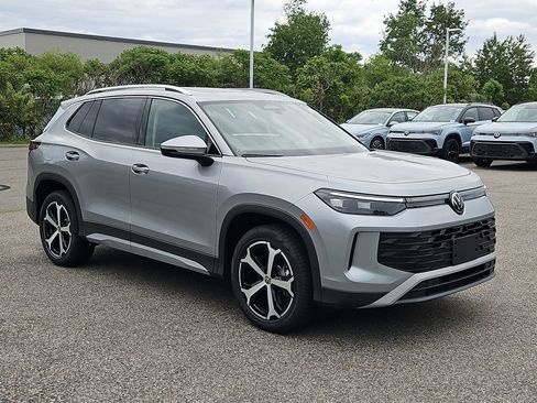New 2026 Volkswagen Tiguan SE AWD/4WD image 2