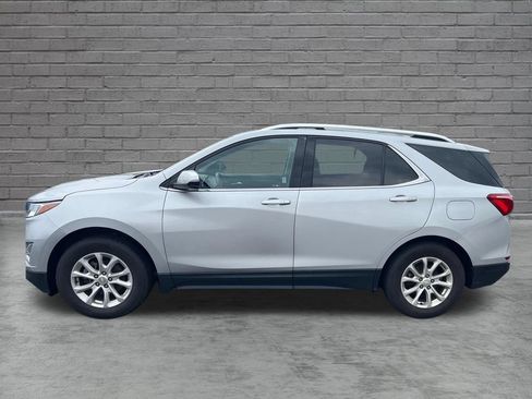 Used 2018 Chevrolet Equinox LT w/ Sun & Infotainment Package AWD/4WD image 2