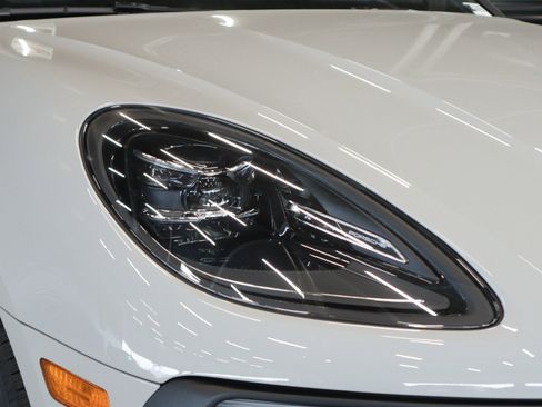 New 2026 Porsche Macan Turbo image 27