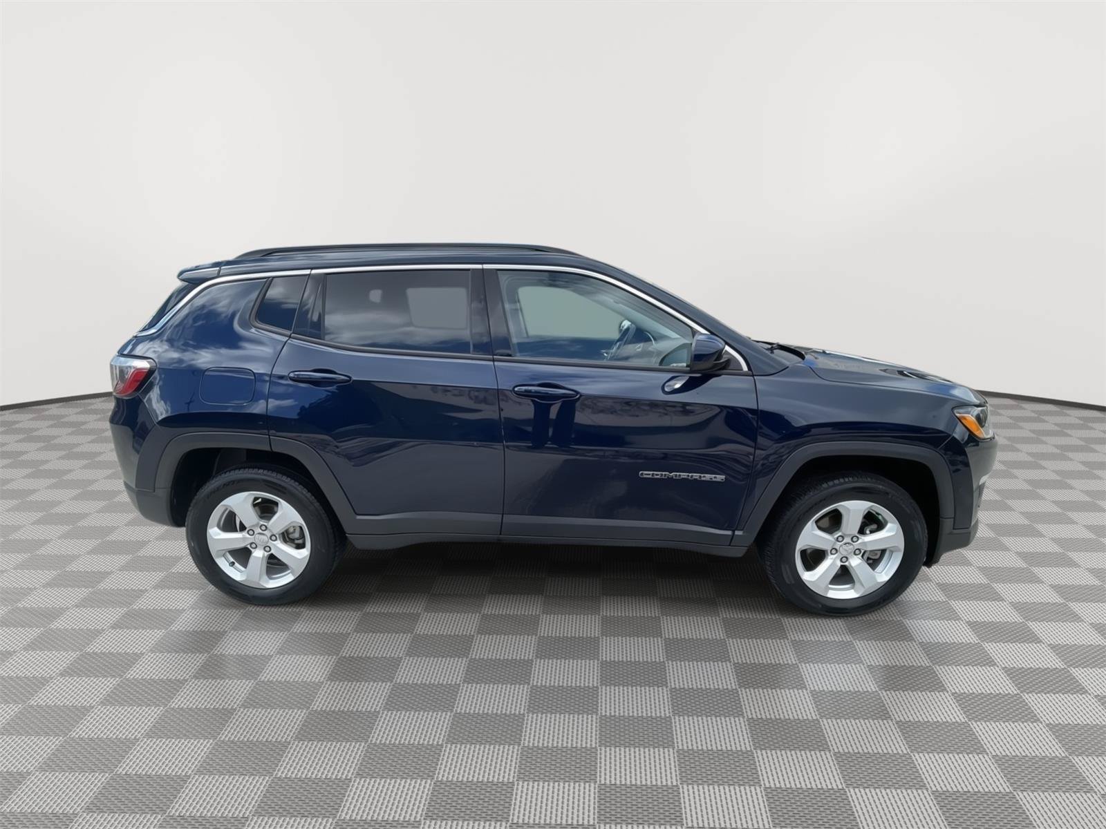 Used 2018 Jeep Compass Latitude w/ Safe & Security Group AWD/4WD image 15