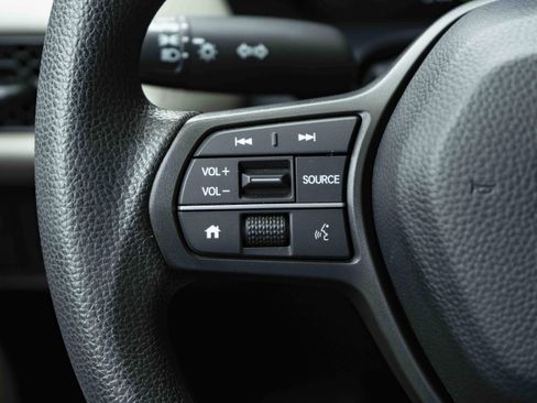 Used 2025 Honda HR-V LX image 19