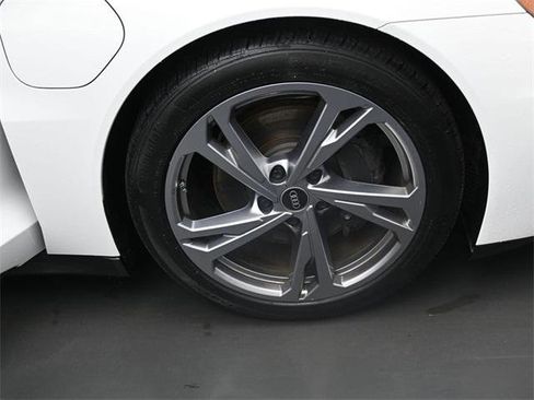 Used 2022 Audi e-tron GT Premium Plus image 39