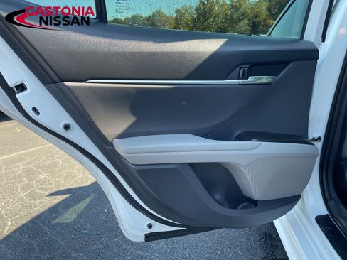 Used 2022 Toyota Camry SE image 23