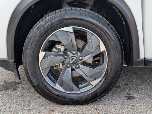 Used 2024 Nissan Rogue SV AWD/4WD image 32
