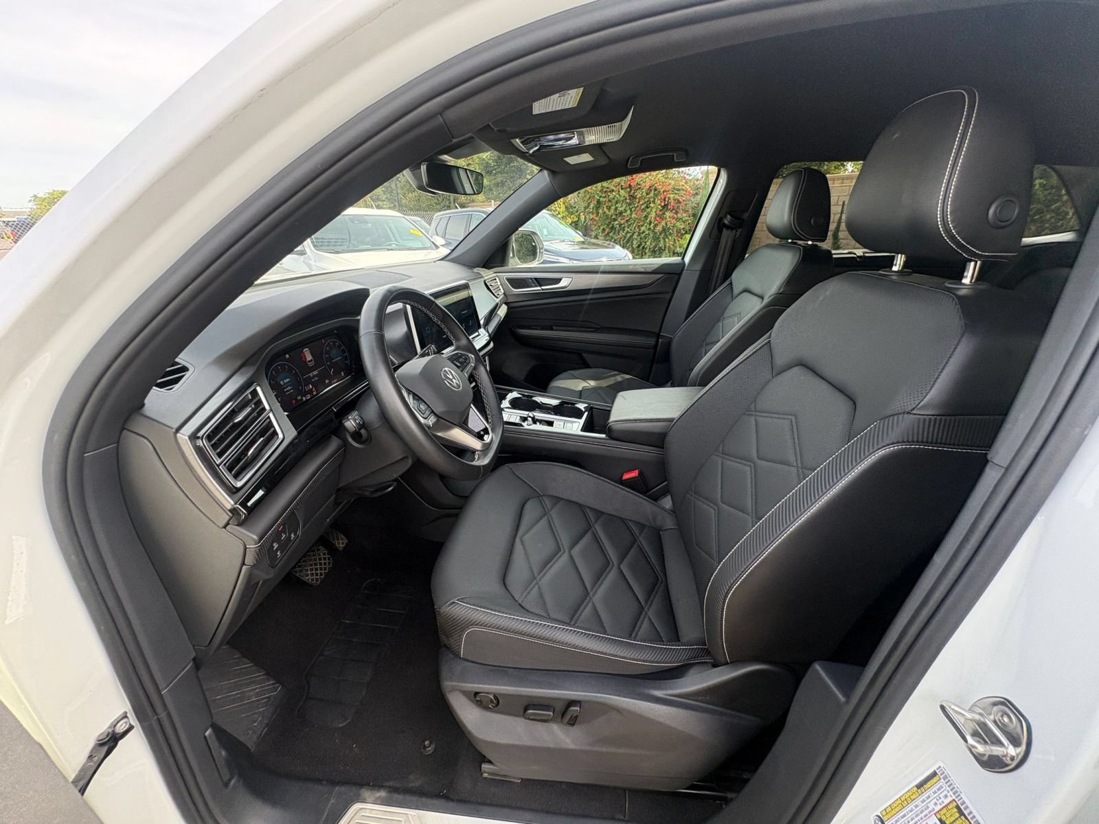 Used 2025 Volkswagen Atlas Cross Sport SE AWD/4WD image 29
