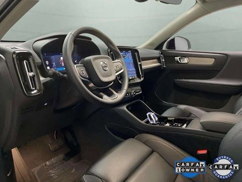 Used 2025 Volvo XC40 B5 Plus image 17
