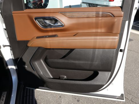 Used 2024 Chevrolet Suburban High Country w/ Premium Package image 40