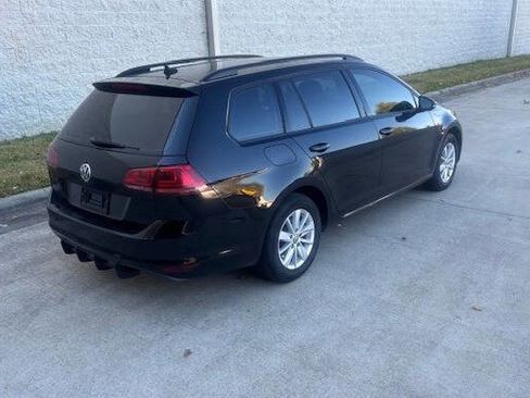 Used 2017 Volkswagen Golf S image 15