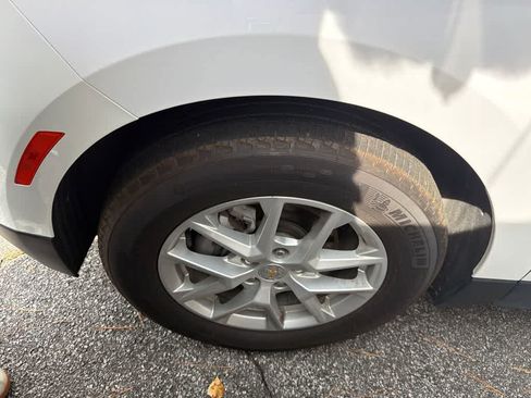 Used 2024 Chevrolet Equinox LT FWD image 4