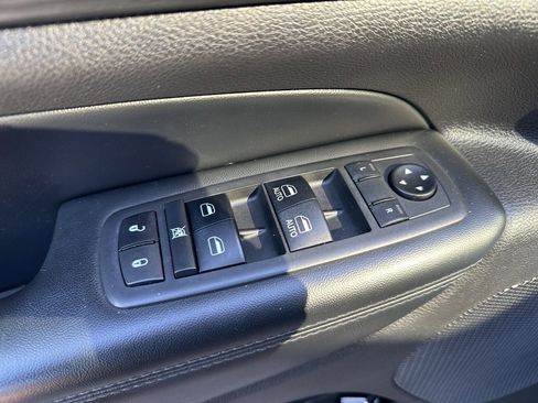 Used 2019 Jeep Grand Cherokee Altitude image 17