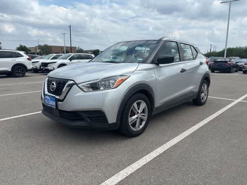 Used 2020 Nissan Kicks S image 1