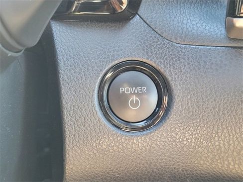 Used 2025 Toyota Camry SE image 18