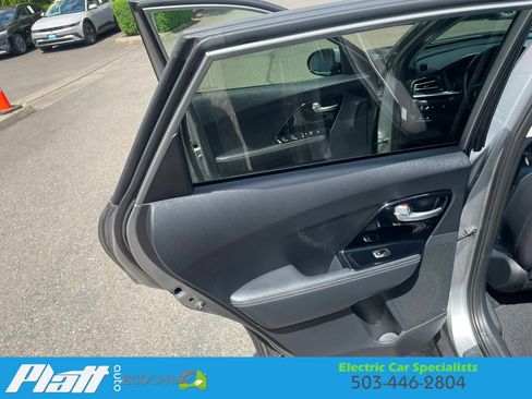 Used 2022 Kia Niro EX FWD image 37