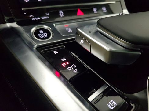 Used 2024 Audi Q8 e-tron Premium Plus w/ Premium Plus Package AWD/4WD image 31
