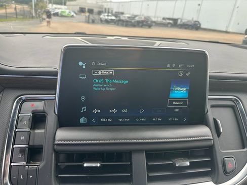 Used 2023 Chevrolet Suburban Premier image 13