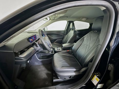 Used 2022 Ford Mustang Mach-E Select image 13