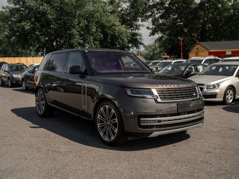 Used 2023 Land Rover Range Rover Long Wheelbase SE AWD/4WD image 4