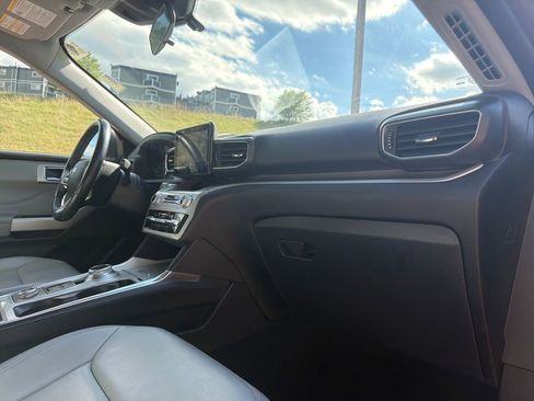 Used 2021 Ford Explorer XLT w/ Equipment Group 202A AWD/4WD image 38