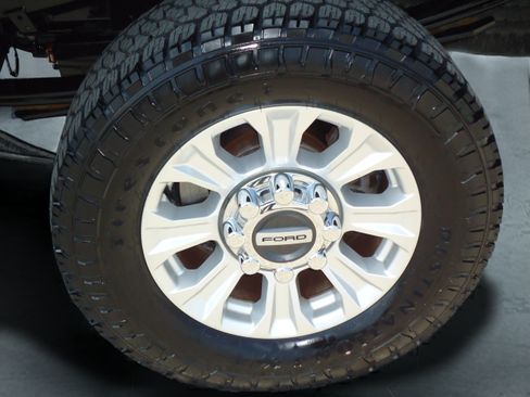 Used 2020 Ford F250 XLT AWD/4WD image 9