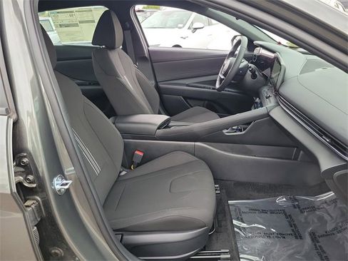 New 2025 Hyundai Elantra SEL image 15