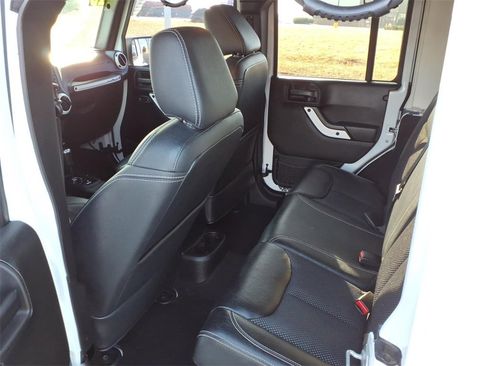 Used 2015 Jeep Wrangler Unlimited Sahara image 26