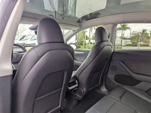 Used 2025 Tesla Model Y Long Range image 19