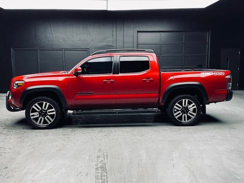 Used 2020 Toyota Tacoma TRD Off-Road AWD/4WD image 4