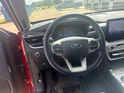 Used 2021 Ford Explorer XLT w/ Equipment Group 202A AWD/4WD image 14