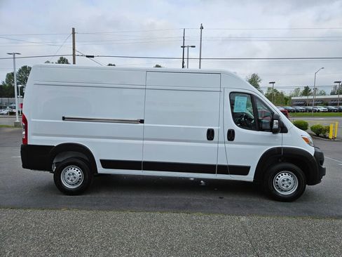 Used 2026 RAM ProMaster 2500 w/ Convenience Group FWD image 6