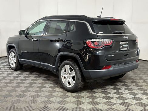 Used 2022 Jeep Compass Latitude w/ Convenience Group AWD/4WD image 3