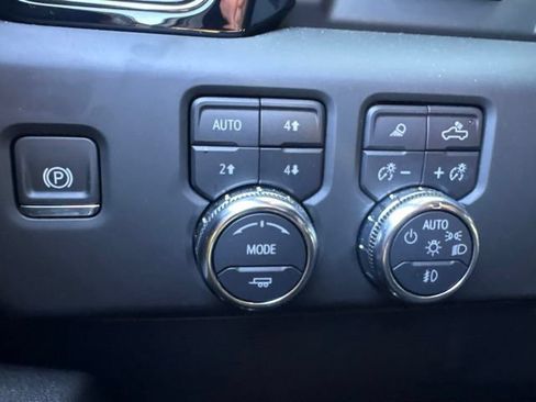 Used 2025 GMC Sierra 1500 AT4 w/ AT4 Premium Package AWD/4WD image 13