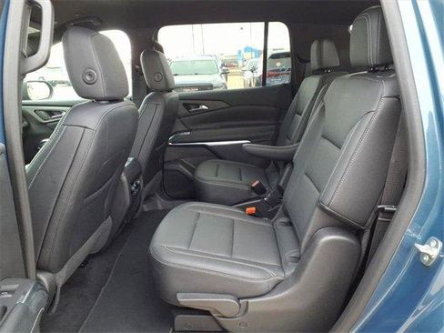 Used 2025 Chevrolet Traverse LT image 20