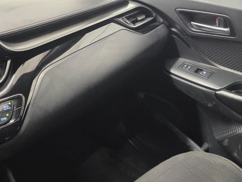 Used 2018 Toyota C-HR XLE image 22