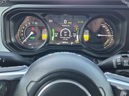 Certified 2025 Jeep Wrangler Unlimited Sahara AWD/4WD image 26