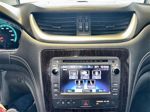 Used 2017 Chevrolet Traverse LT image 18