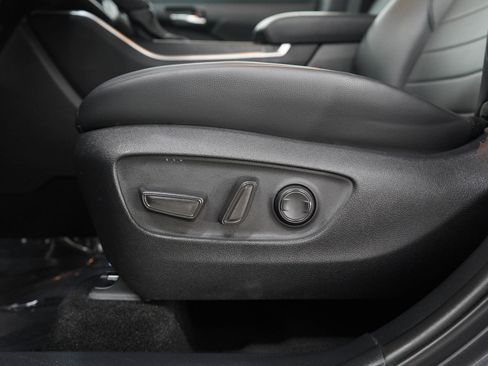 Used 2025 Toyota Highlander XLE AWD/4WD image 22