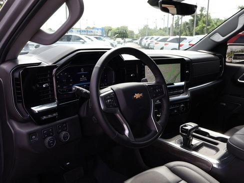 Used 2025 Chevrolet Silverado 1500 LTZ w/ LTZ Premium Package AWD/4WD image 16