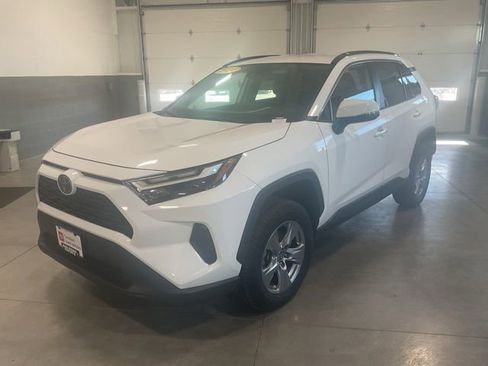 Used 2024 Toyota RAV4 XLE AWD/4WD image 3
