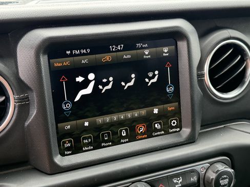 Used 2023 Jeep Wrangler Sahara image 20