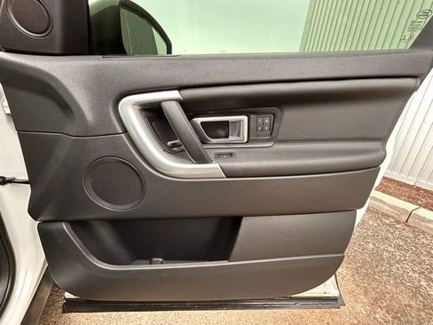 Used 2018 Land Rover Discovery Sport HSE image 39